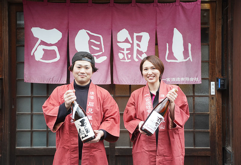 一宮酒造の浅野理可さんと浅野怜稀さん