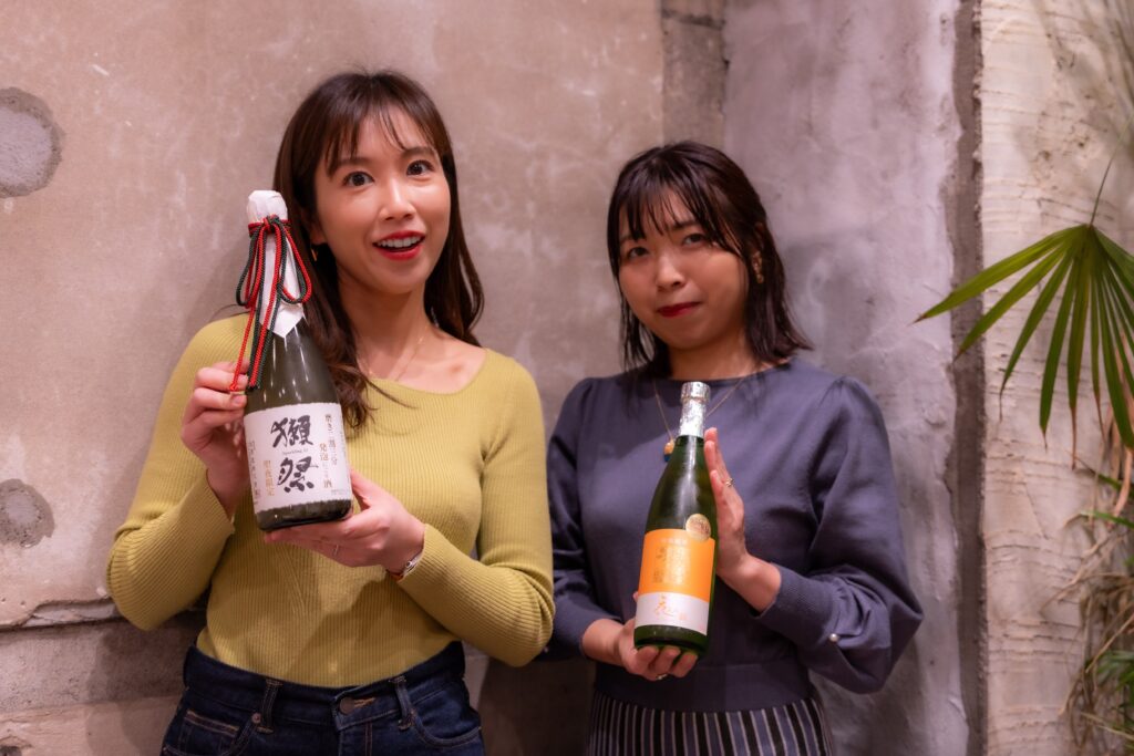 左から日本酒学講師のなつきさん、唎酒師のまなさん