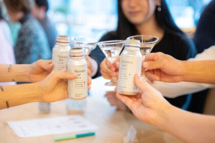 日本盛りさんの札幌のイベントではなや香をもって乾杯している