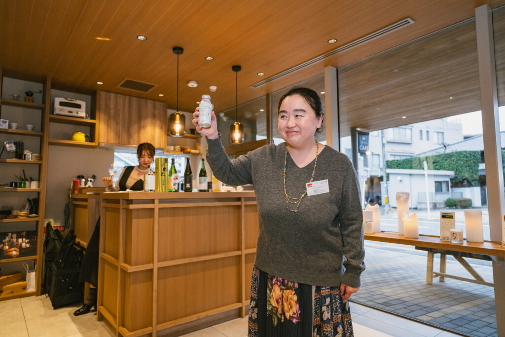 はなや香イベントでトーク中の日本盛マーケティング部・栃谷さん