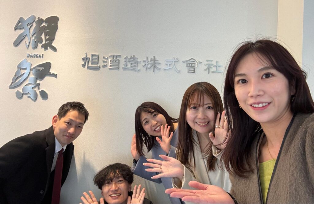 獺祭の営業・瀬戸さんと酒小町メンバー