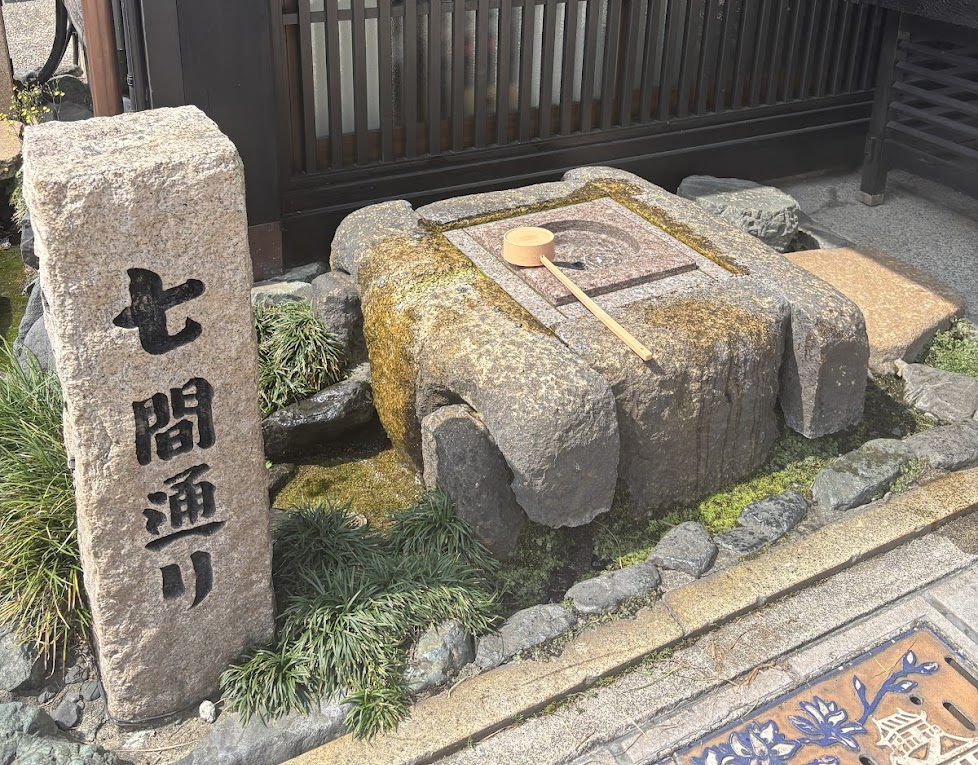 大野市の市街地で見られる御清水