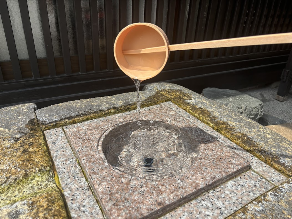 大野市の市街地で見られる御清水