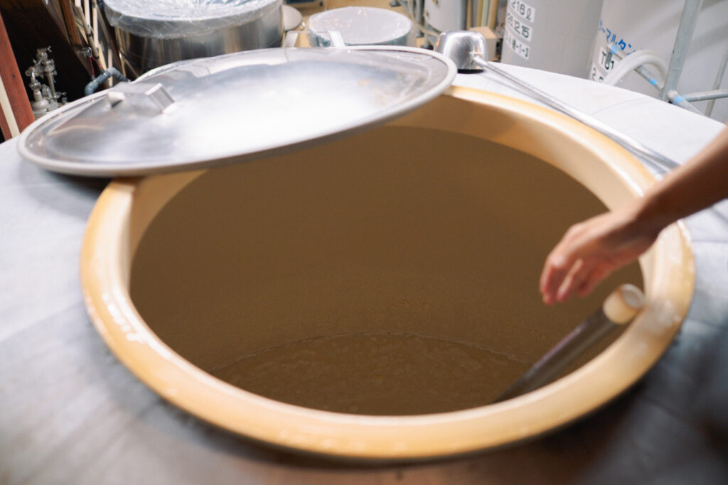 タンクの上からのぞいた様子